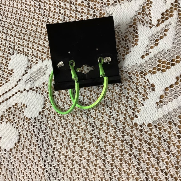 Retro green earrings - Picture 2 of 2